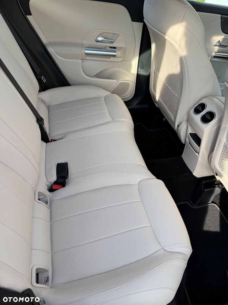 Mercedes-Benz GLA 200 Progressive - 16