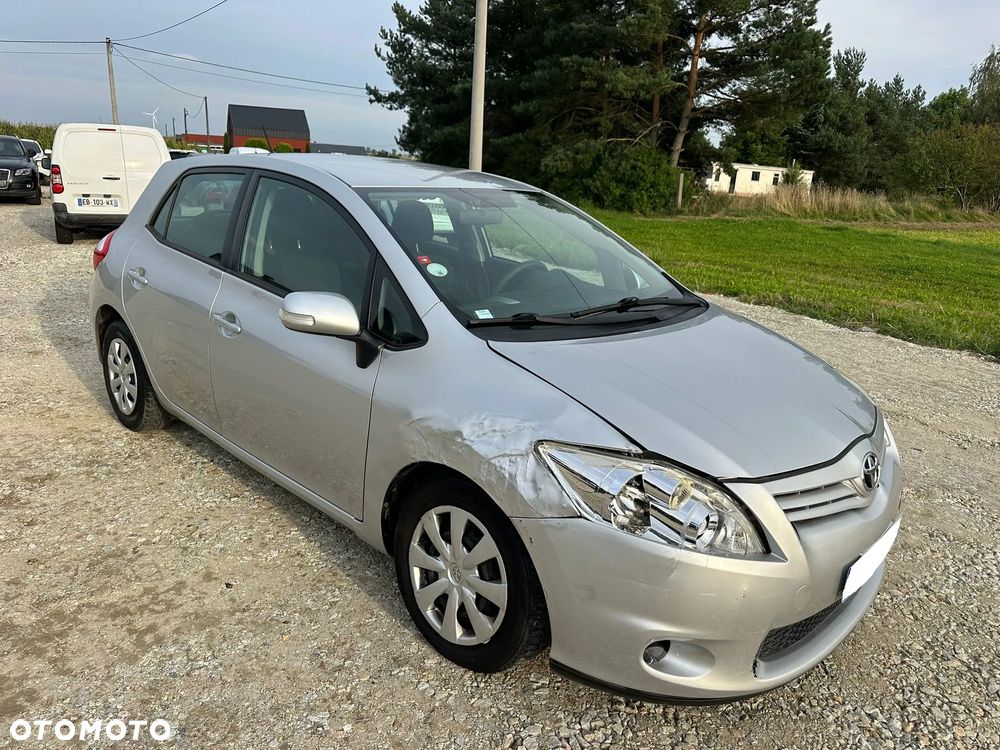 Toyota Auris 1.4 D-4D - 5