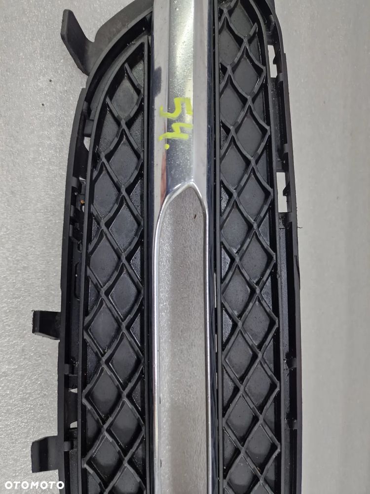 MERCEDES E-KLASSA W212 09- PRAWA KRATKA BOCZNA ZDERZAKA PRZEDNIEGO PRZÓD , NR A2128851823 , NR AUKCJI C/54 - 3