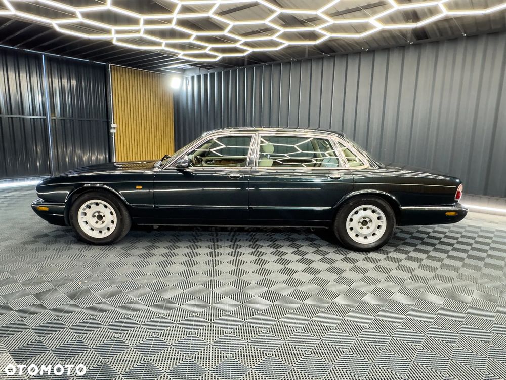 Jaguar Daimler 8 - 6