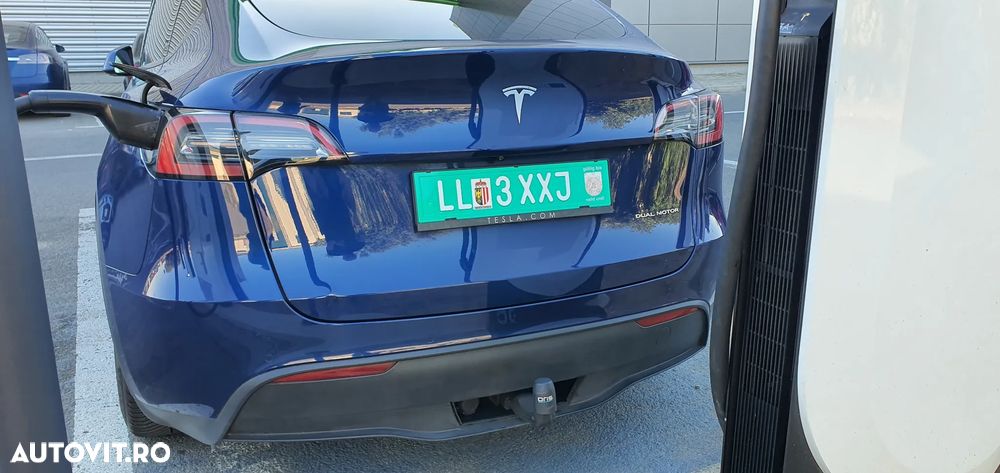 Tesla Model Y - 4