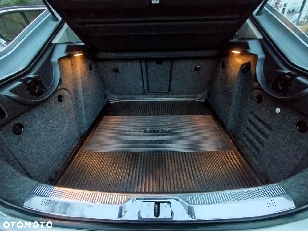 Skoda Superb 2.0 TDI DSG Exclusive - 9