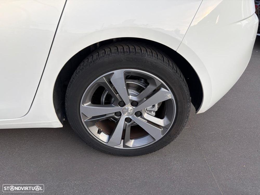 Peugeot 308 1.2 PureTech Allure J17 - 19