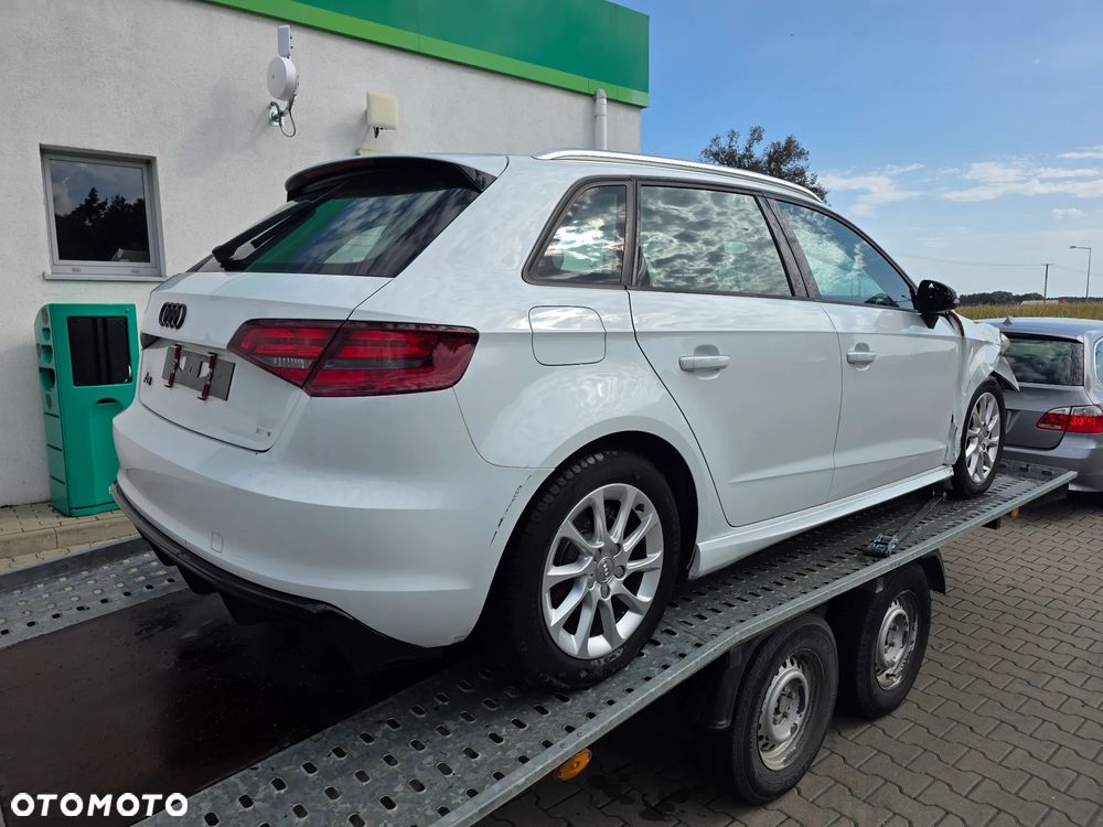 Audi A3 Sportback 1.6 TDI S line Sportpaket - 7
