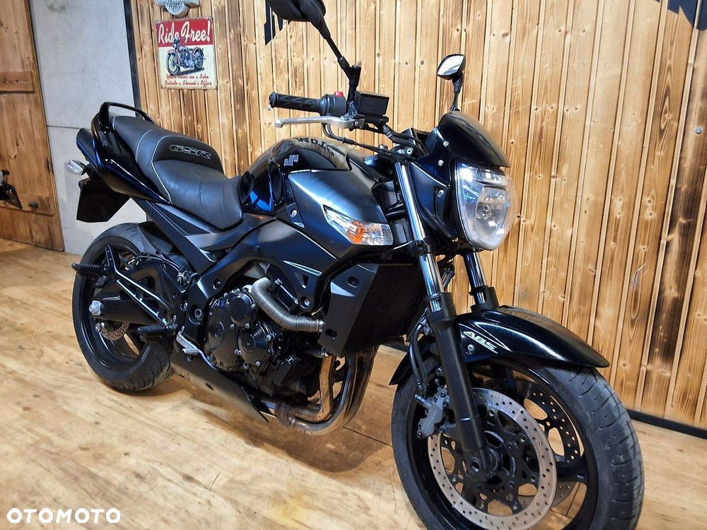 Suzuki GSR - 13