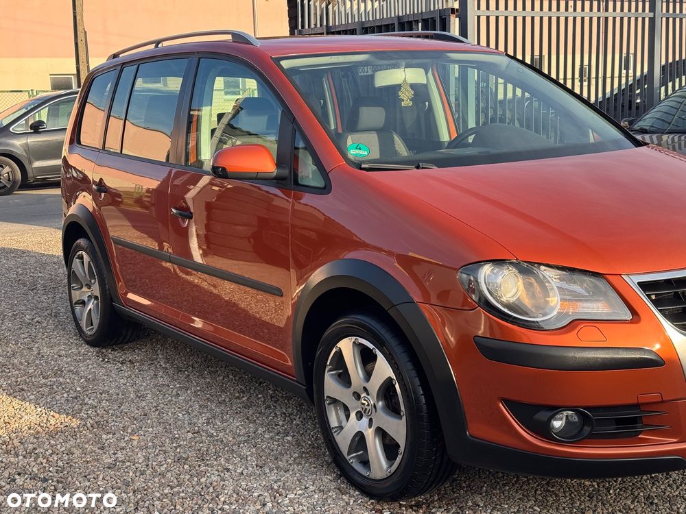 Volkswagen Touran - 4