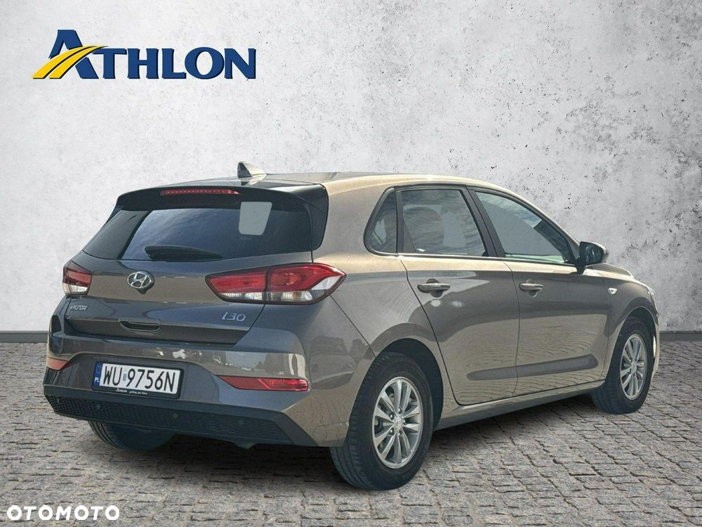 Hyundai i30 1.5 DPI Classic + - 5