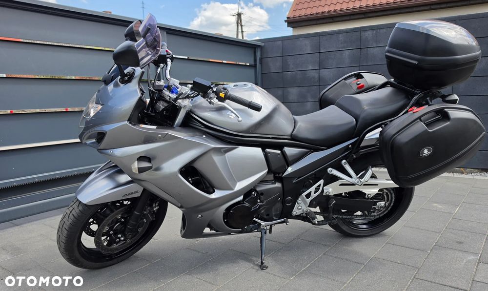 Suzuki GSX - 23