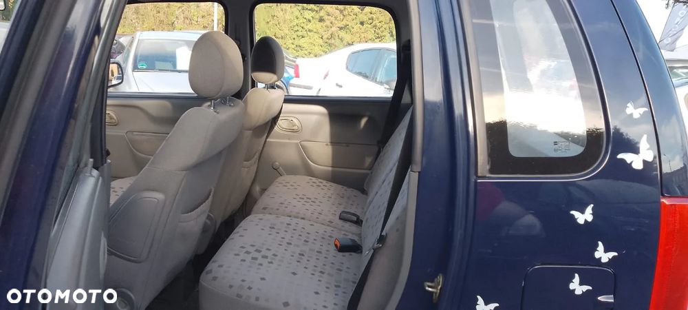 Opel Agila 1.0 12 V - 12