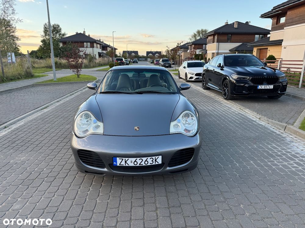 Porsche 911 Carrera 4S - 4