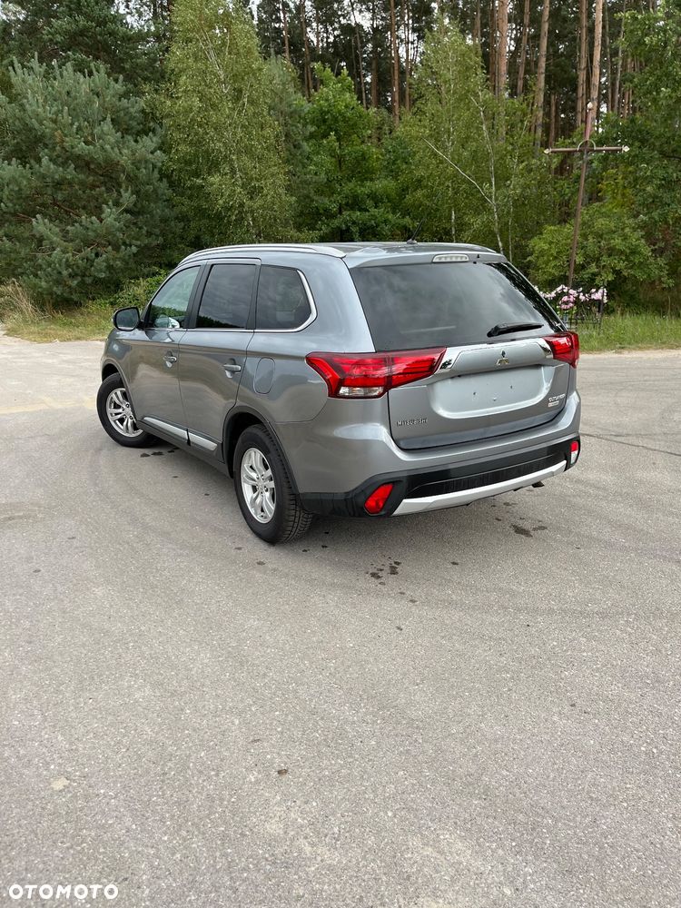 Mitsubishi Outlander 2.2 DI-D 4WD Automatik Diamant Edition - 4