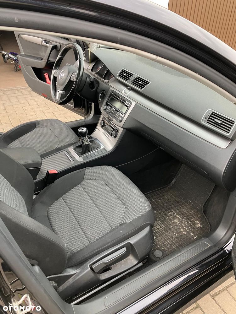Volkswagen Passat 1.6 TDI DPF BlueMot Comfortline - 10
