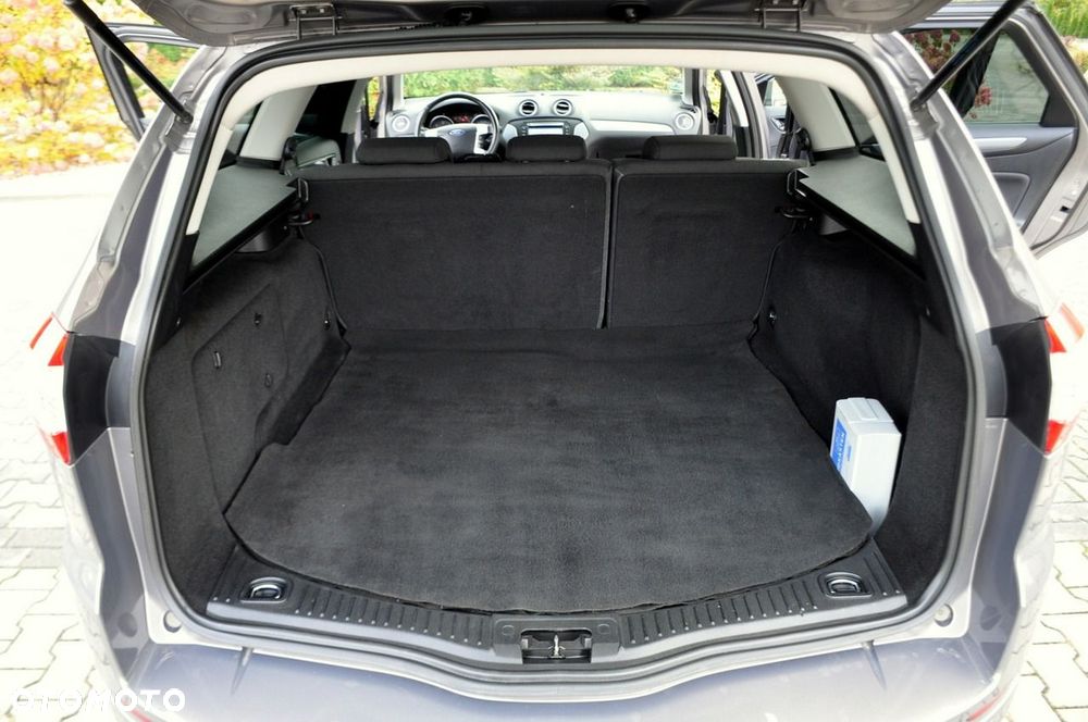 Ford Mondeo - 36