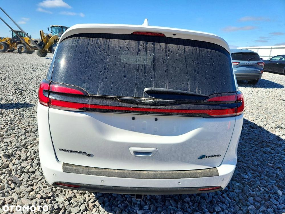 Chrysler Pacifica - 6