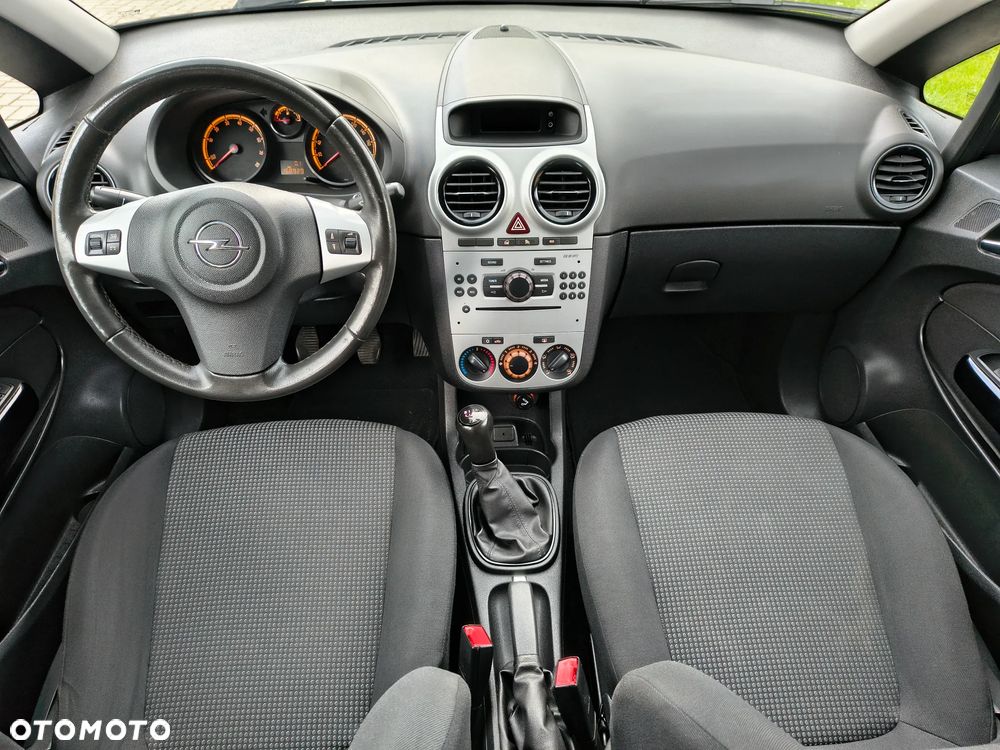 Opel Corsa 1.2 16V Cosmo - 30