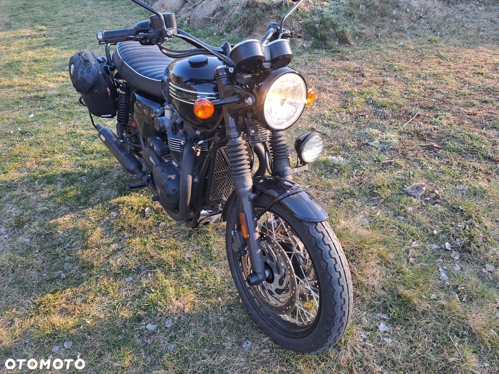 Triumph Bonneville - 2