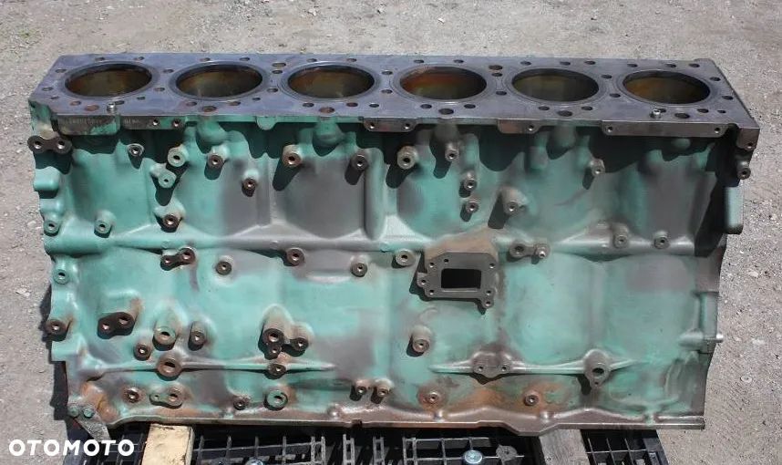 # VOLVO FH16 FH 16 D16 D16G BLOK SILNIKA TULEJE - 2