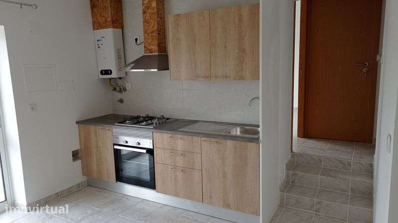 Arrenda se T2 por 600€ mês e T1 por 450€ mês - Grande imagem: 3/8