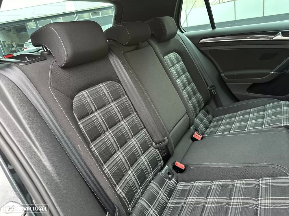 VW Golf 2.0 TDI GTD - 51