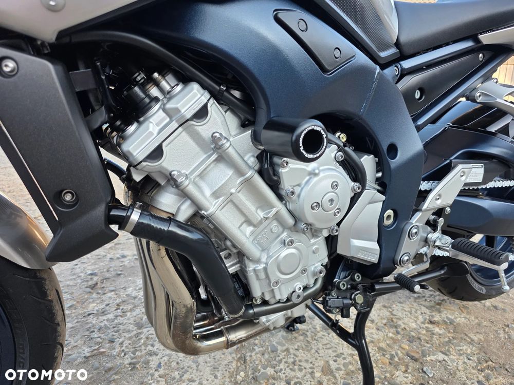 Yamaha FZ - 24