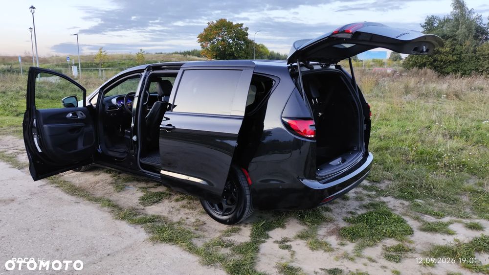 Chrysler Pacifica - 28
