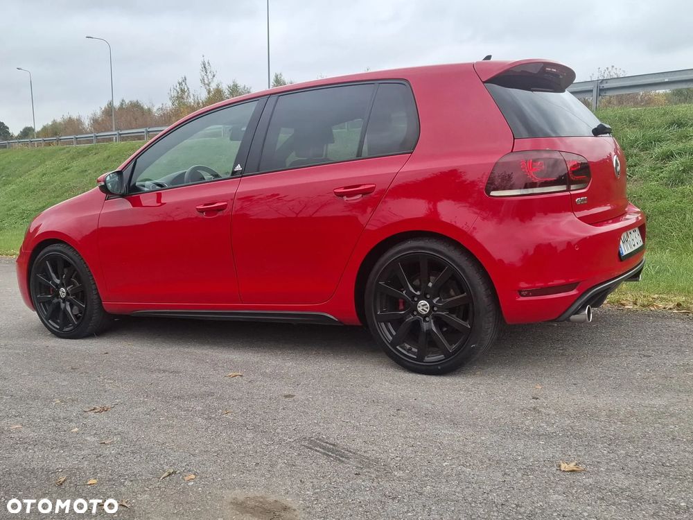 Volkswagen Golf 2.0 GTI DSG adidas - 6