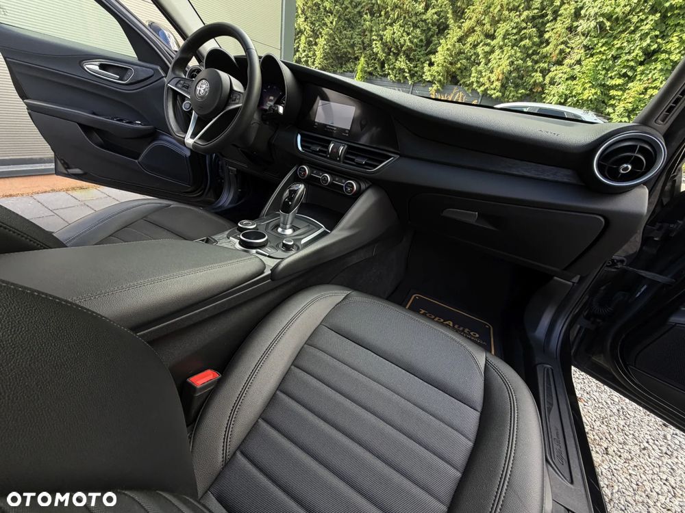 Alfa Romeo Giulia - 15