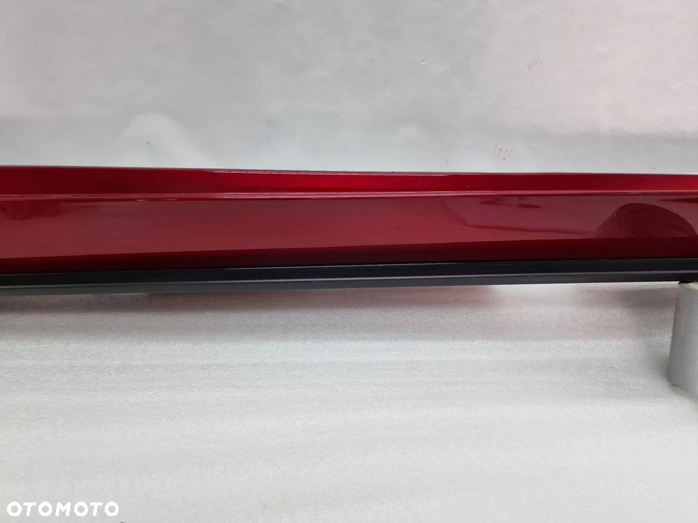 MAZDA 3 GT SPORT LEWA ŁADNA LISTWA PROGOWA / NAKŁADKA PROGU , KOLOR BORDO METALIK , NR BCJH-51P51 , NR AUKCJI PR334 - 4