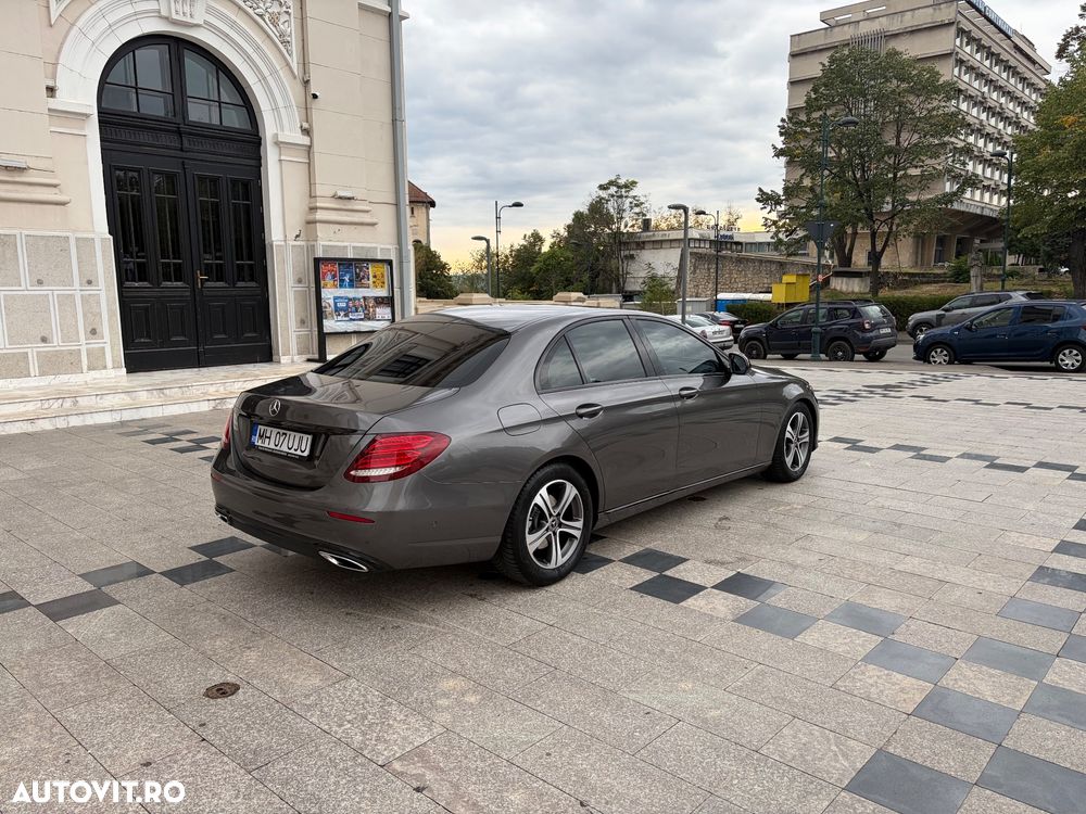 Mercedes-Benz E 220 d 4Matic T 9G-TRONIC - 9