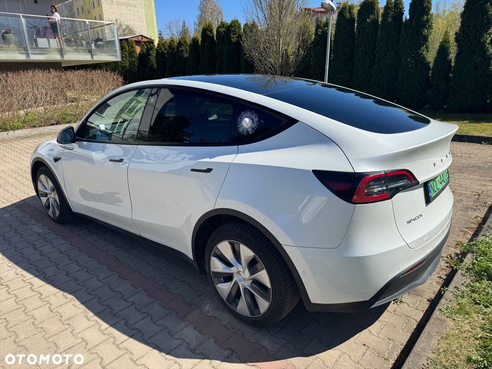 Tesla Model Y - 5