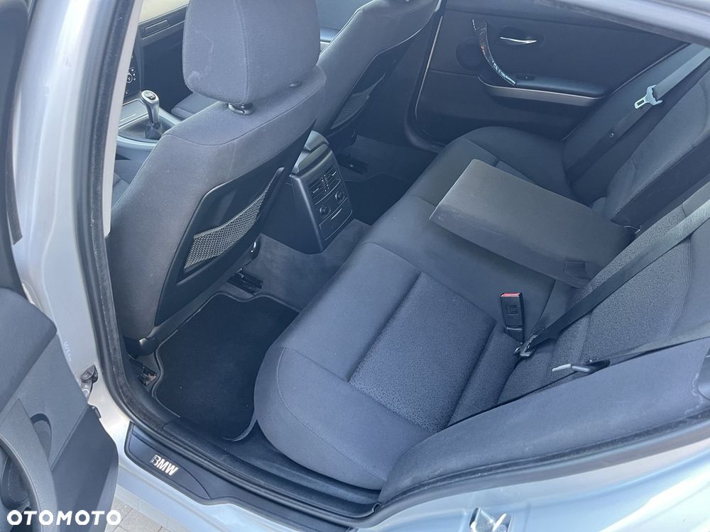 BMW Seria 3 318i - 7