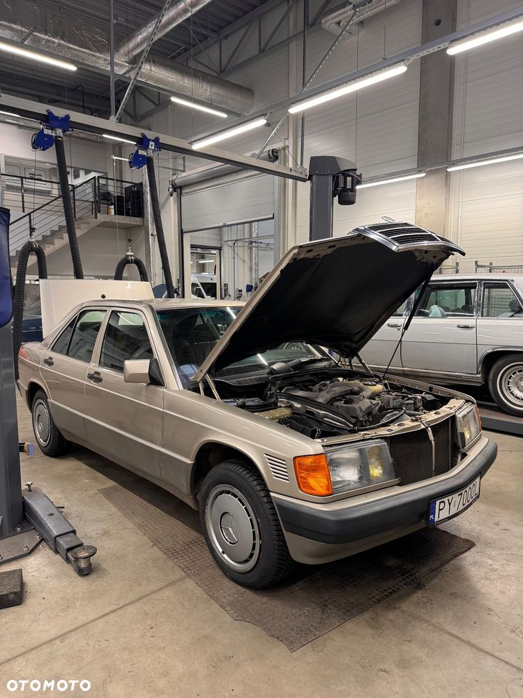Mercedes-Benz W201 (190) - 13