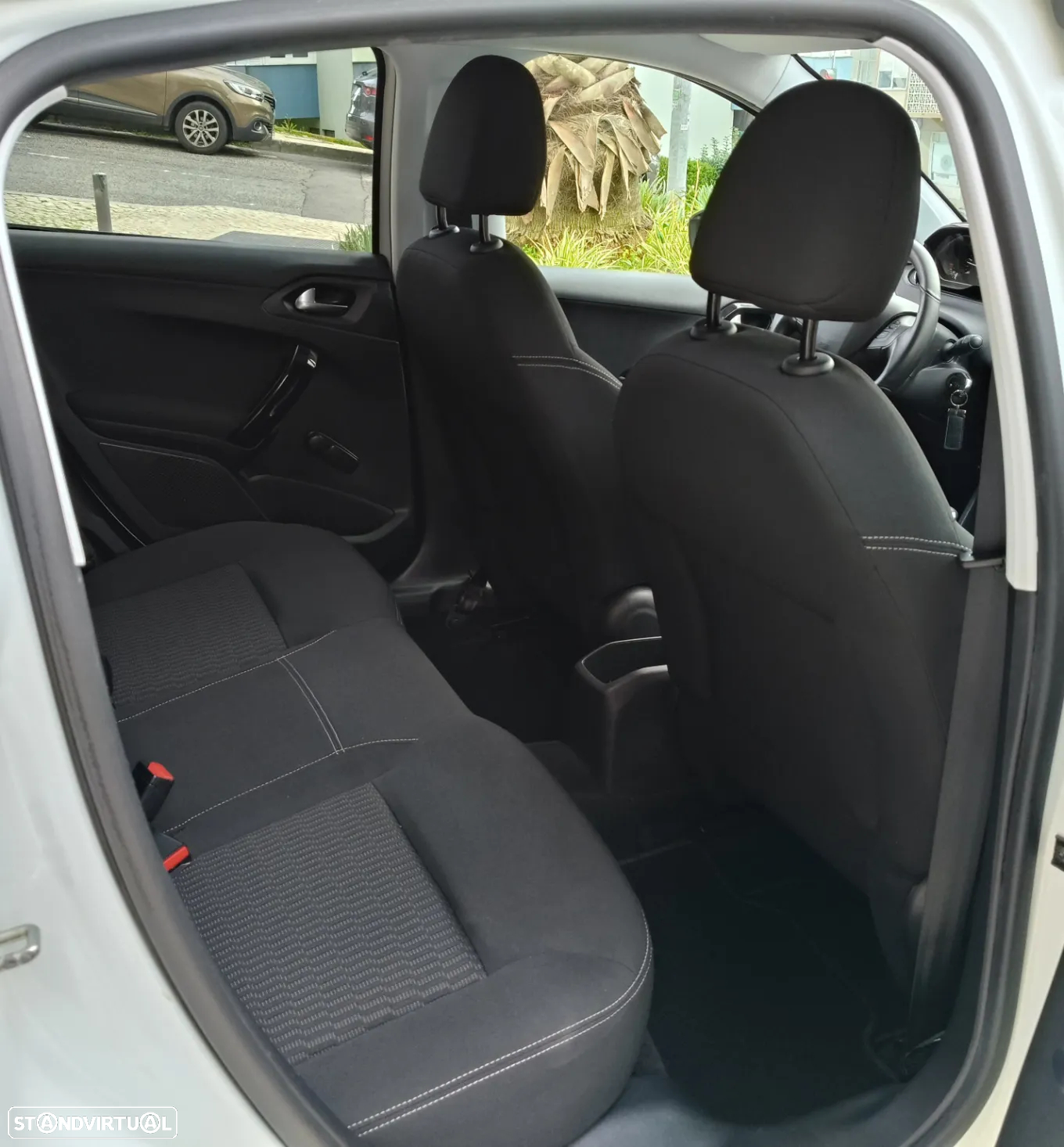 Peugeot 208 1.6 BlueHDi Style - 21