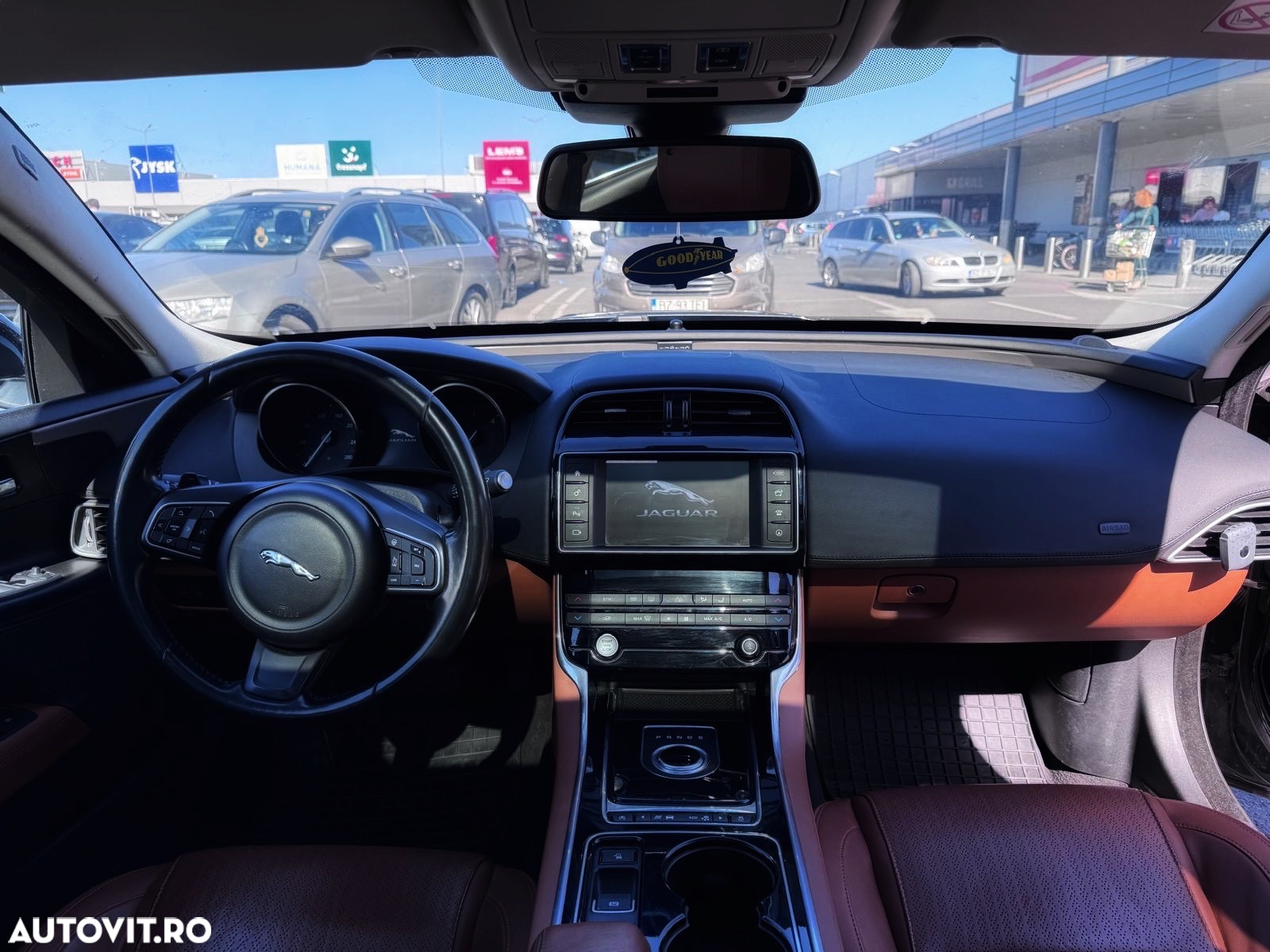 Jaguar XE 2.0 AWD Prestige - 6