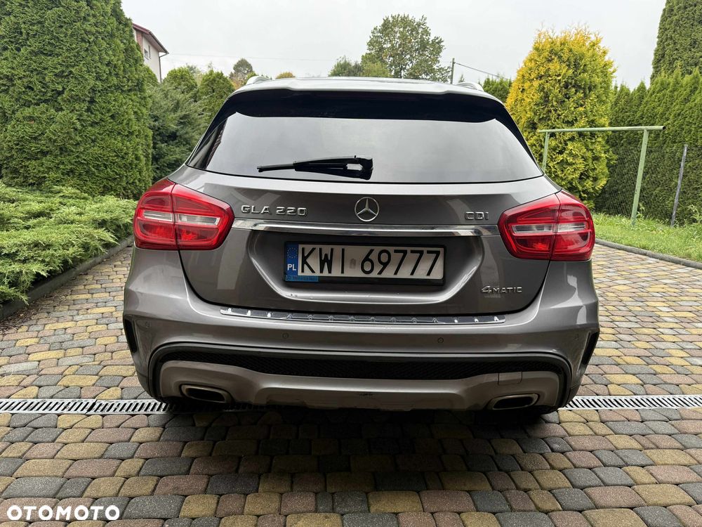 Mercedes-Benz GLA 220 d 4-Matic - 4