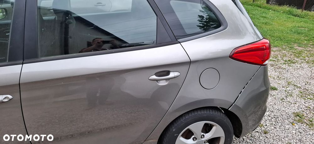 Kia Carens - 7