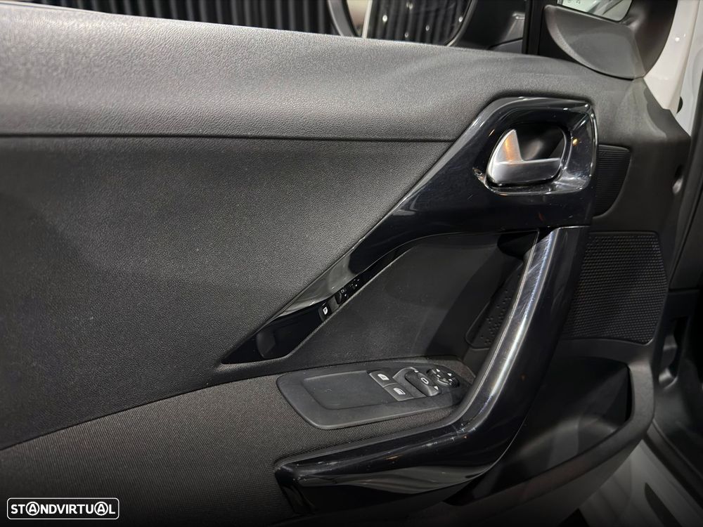 Peugeot 208 1.6 e-HDi SE Style - 16