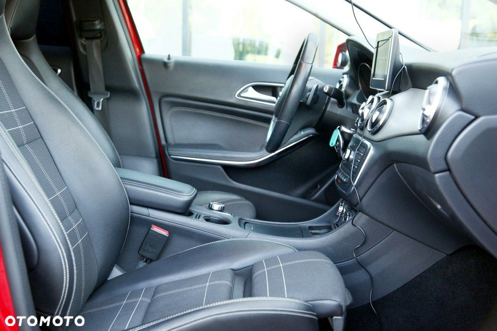 Mercedes-Benz GLA 180 7G-DCT Style - 13