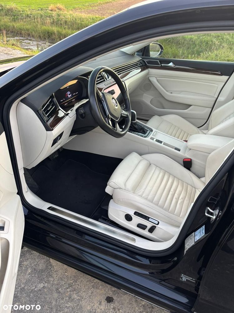 Volkswagen Passat - 12