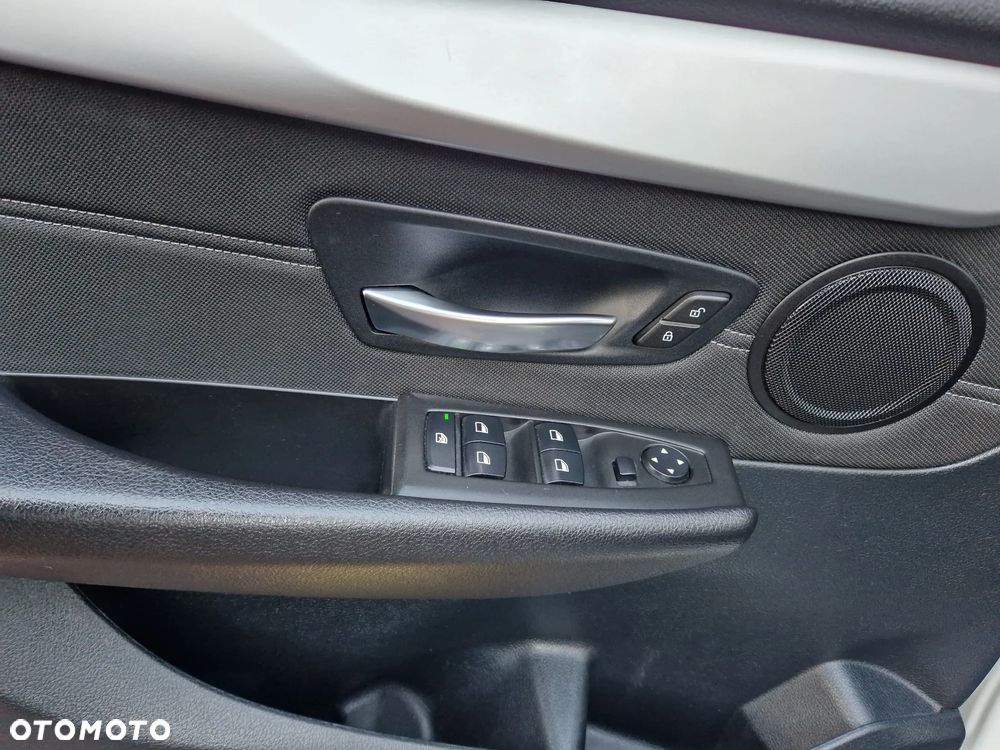 BMW Seria 2 218d - 10