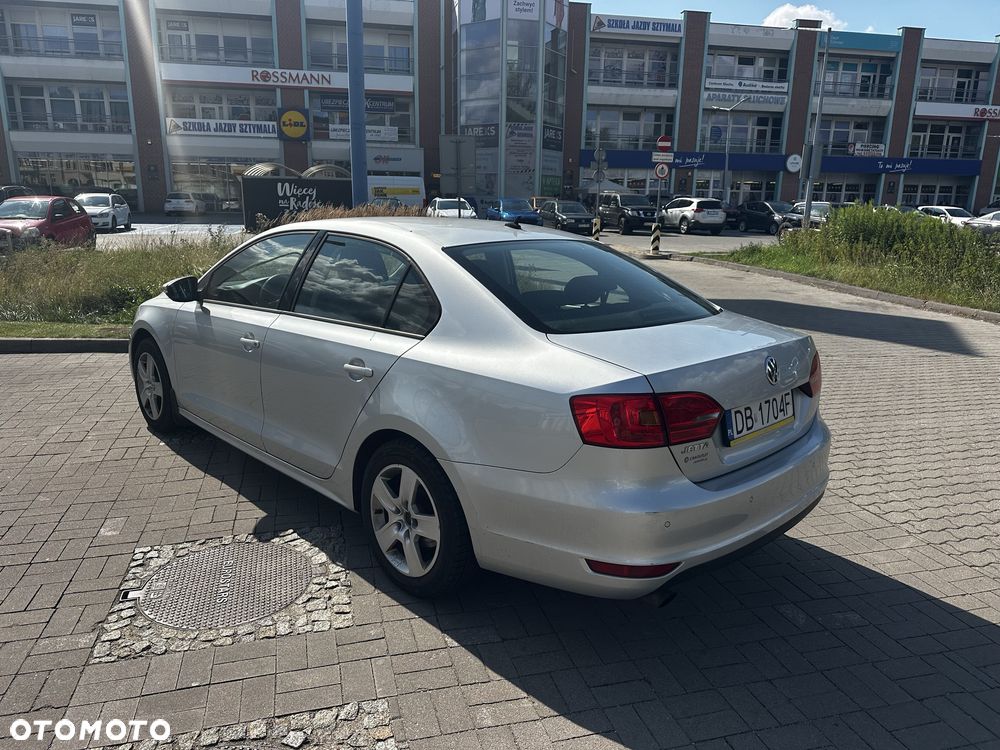 Volkswagen Jetta - 3