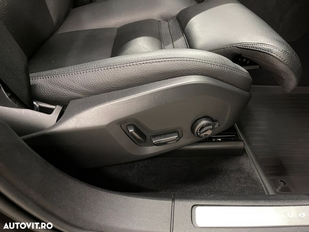 Volvo XC 60 B6 MHEV AT8 AWD Inscription - 28
