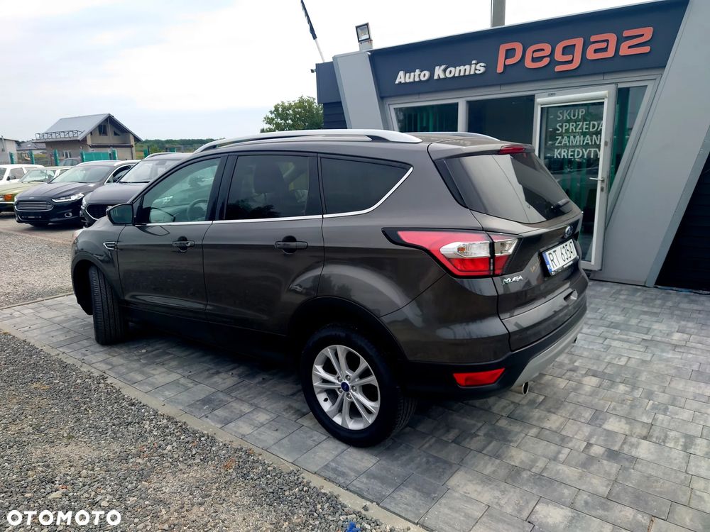 Ford Kuga 2.0 TDCi 2x4 Titanium - 4