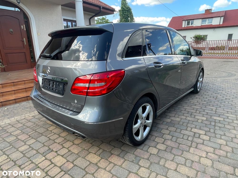 Mercedes-Benz Klasa B 180 Peak Edition - 32