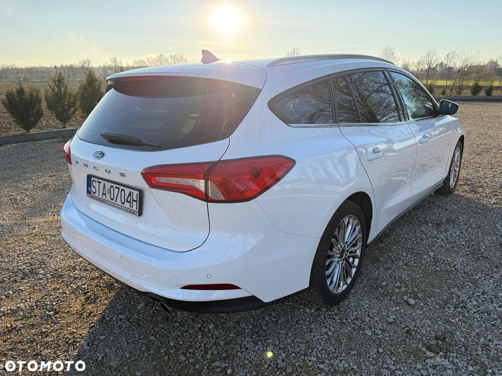 Ford Focus ver-2-0-ecoblue-titanium - 23