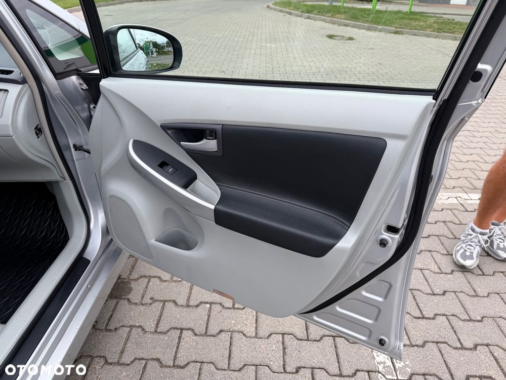 Toyota Prius 1.8 HSD Prestige - 17