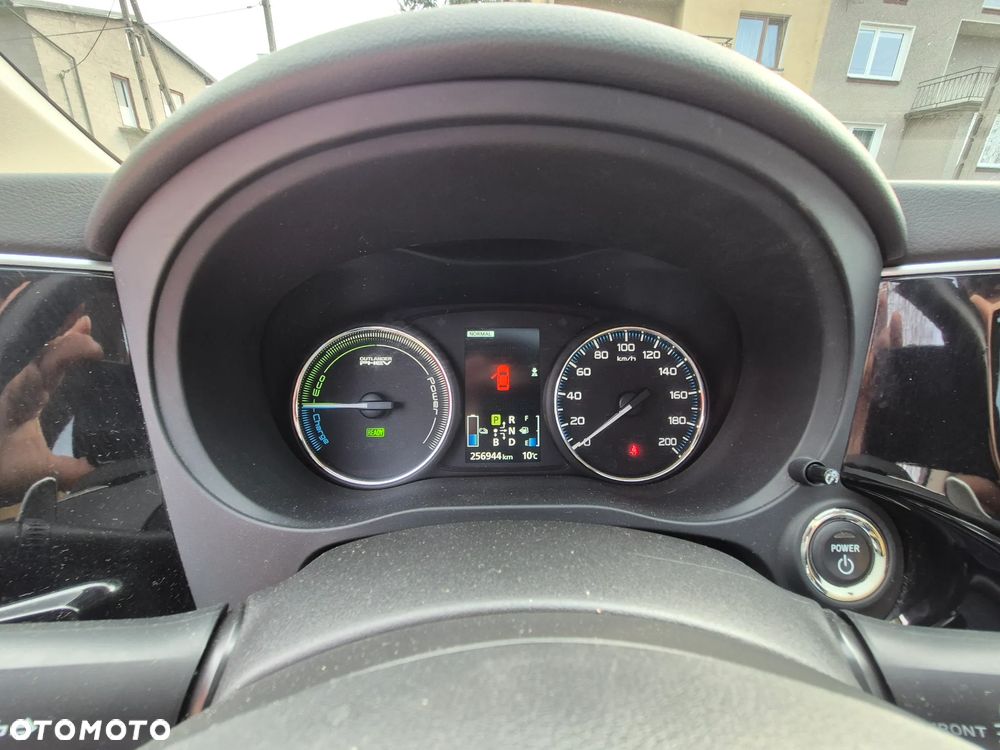 Mitsubishi Outlander - 34