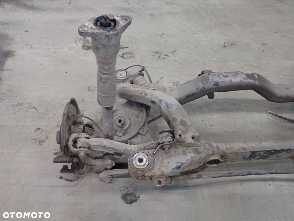 SANKI WÓZEK KOŁYSKA TYŁ AUDI A4 B6 - 3