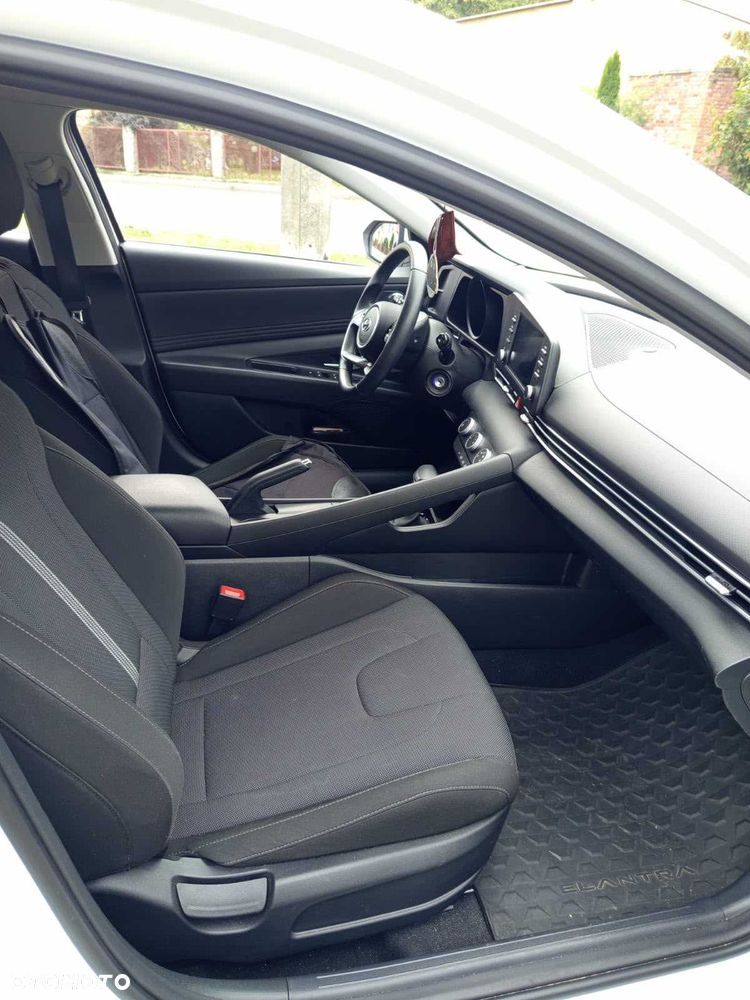Hyundai Elantra - 2