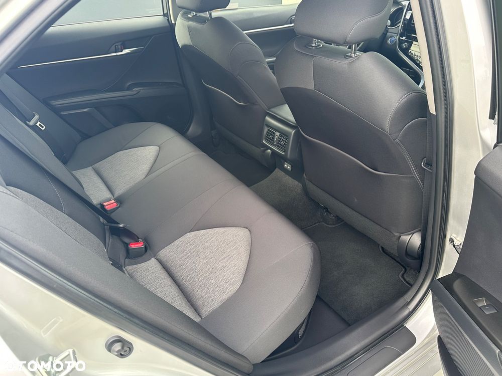 Toyota Camry 2.5 Hybrid Comfort CVT - 21